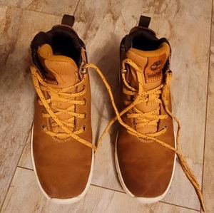 Boys shoe / boot, size 4, Timberland